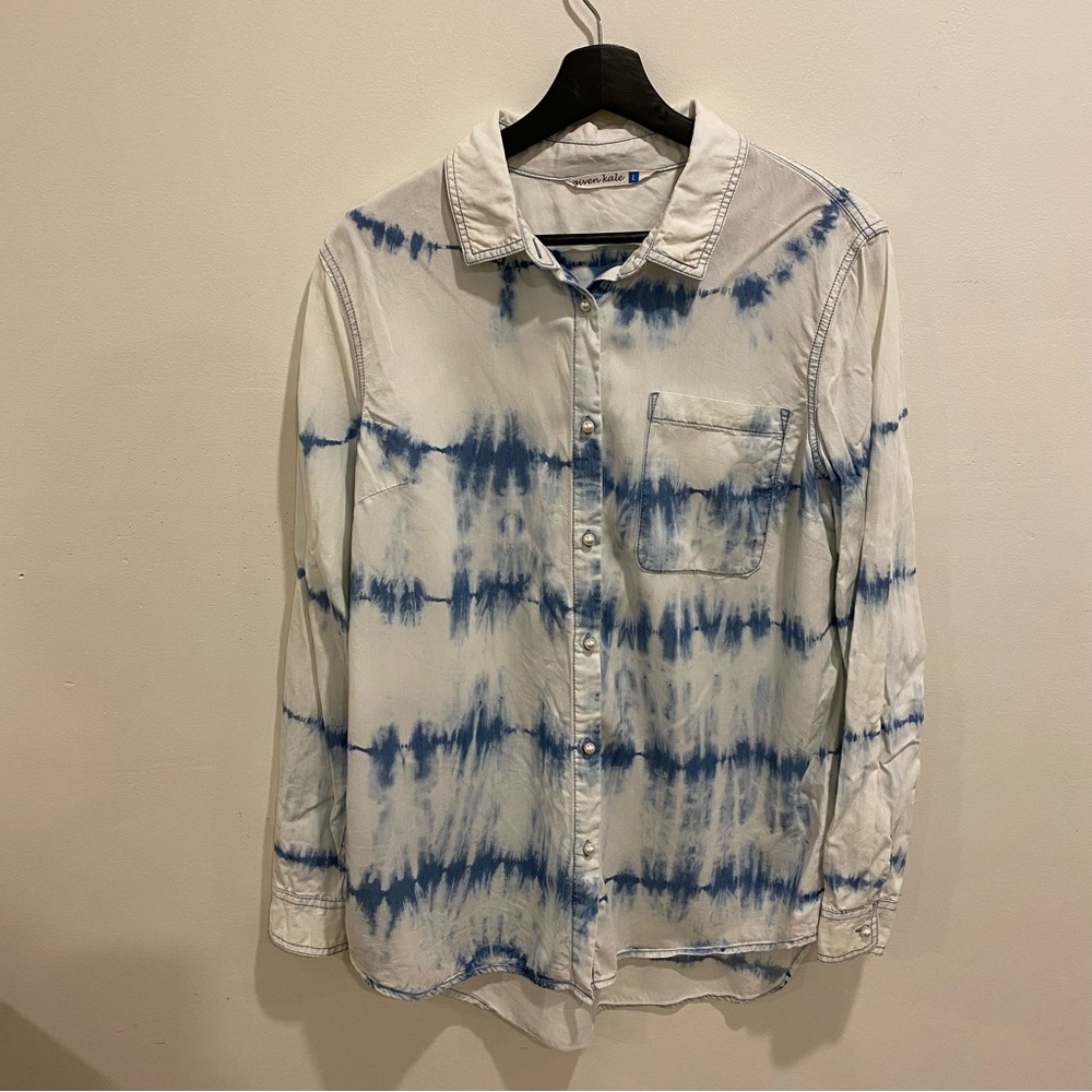 Tie dye chambray shirt size large button up collared top pearl buttons